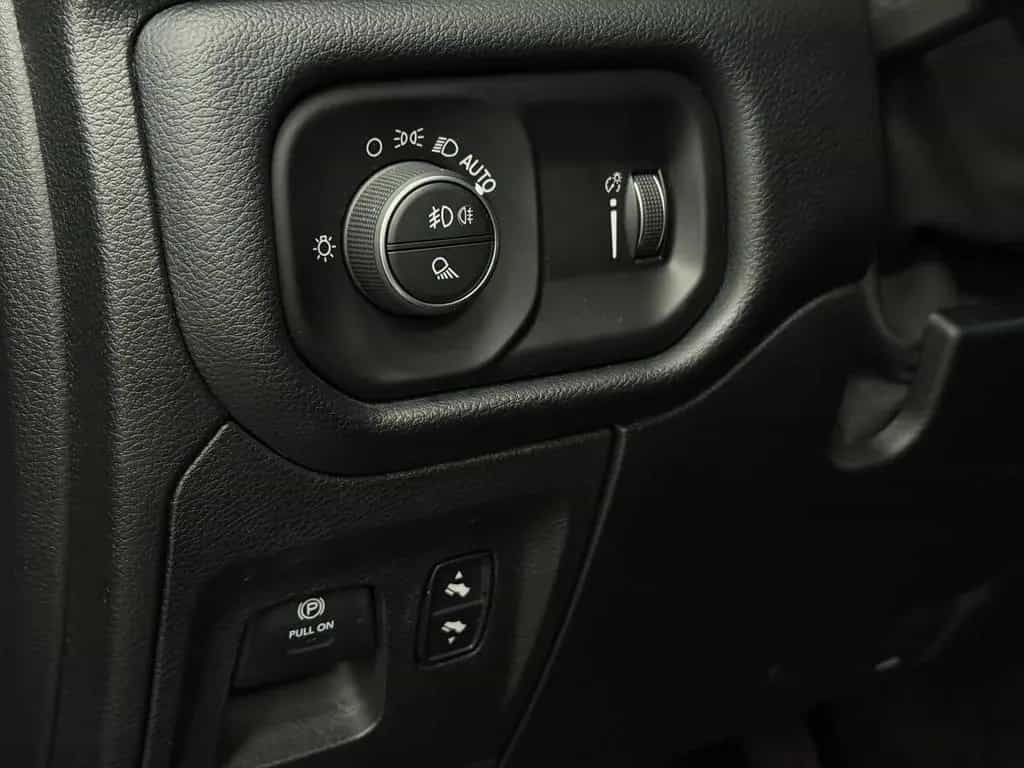 Dodge RAM 5.7 V8 HEMI Rebel*Luftfahrwerk*Panorama LED 12/2019-photo-38