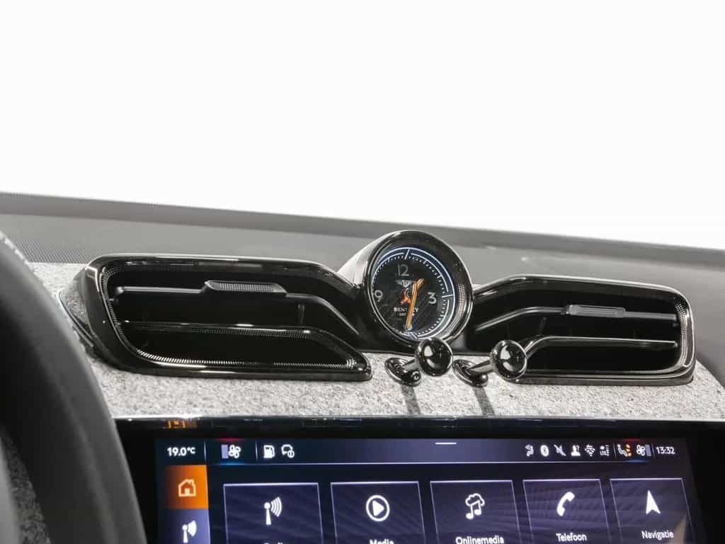Bentley Bentayga Speed STONE VENEER | AKRAPOVIC null-photo-21