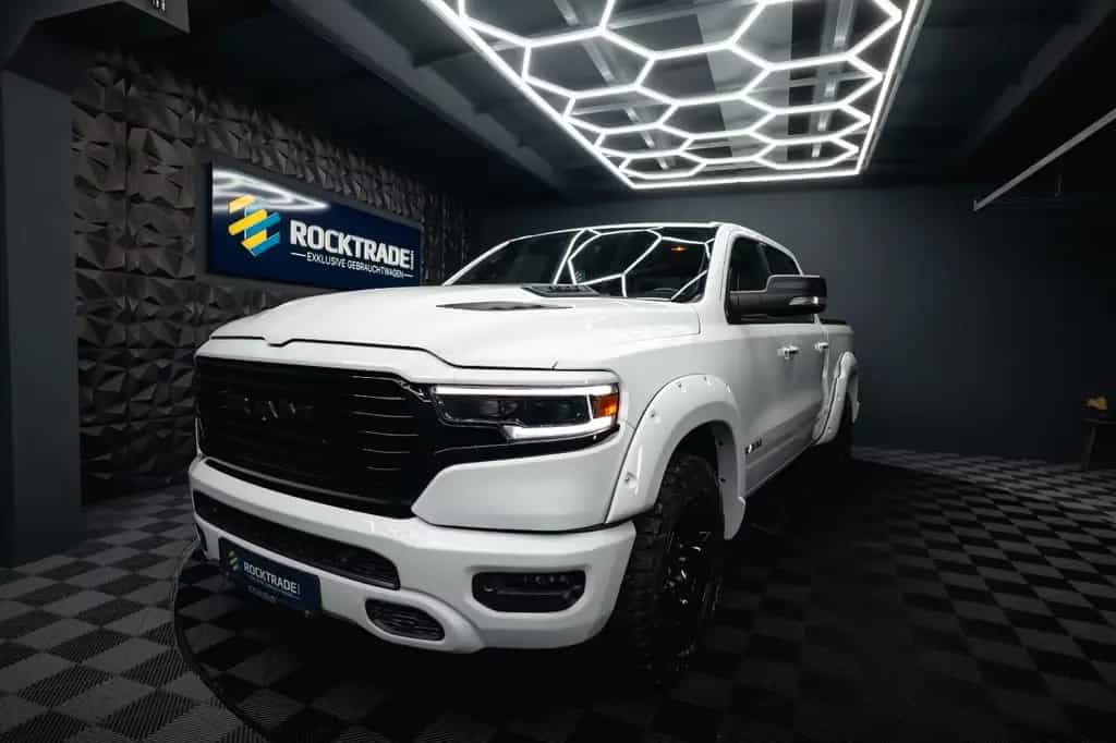 Dodge RAM 5.7 V8 HEMI 4x4 OFFROAD Night-Paket *LED*19% 01/2020-photo-1