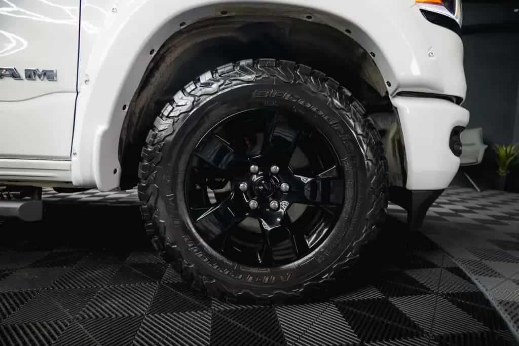 Dodge RAM 5.7 V8 HEMI 4x4 OFFROAD Night-Paket *LED*19% 01/2020-photo-13