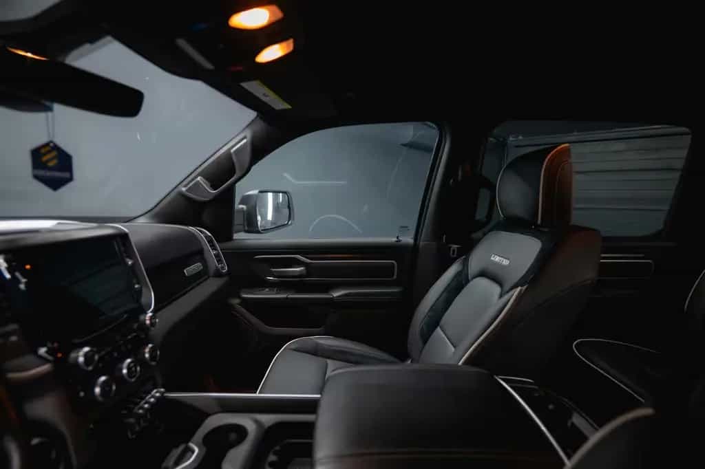 Dodge RAM 5.7 V8 HEMI 4x4 OFFROAD Night-Paket *LED*19% 01/2020-photo-37