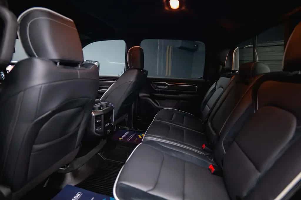 Dodge RAM 5.7 V8 HEMI 4x4 OFFROAD Night-Paket *LED*19% 01/2020-photo-38