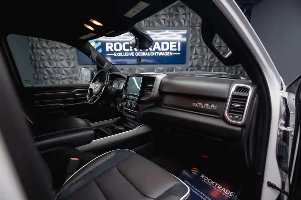 Dodge RAM 5.7 V8 HEMI 4x4 OFFROAD Night-Paket *LED*19% 01/2020-photo-40