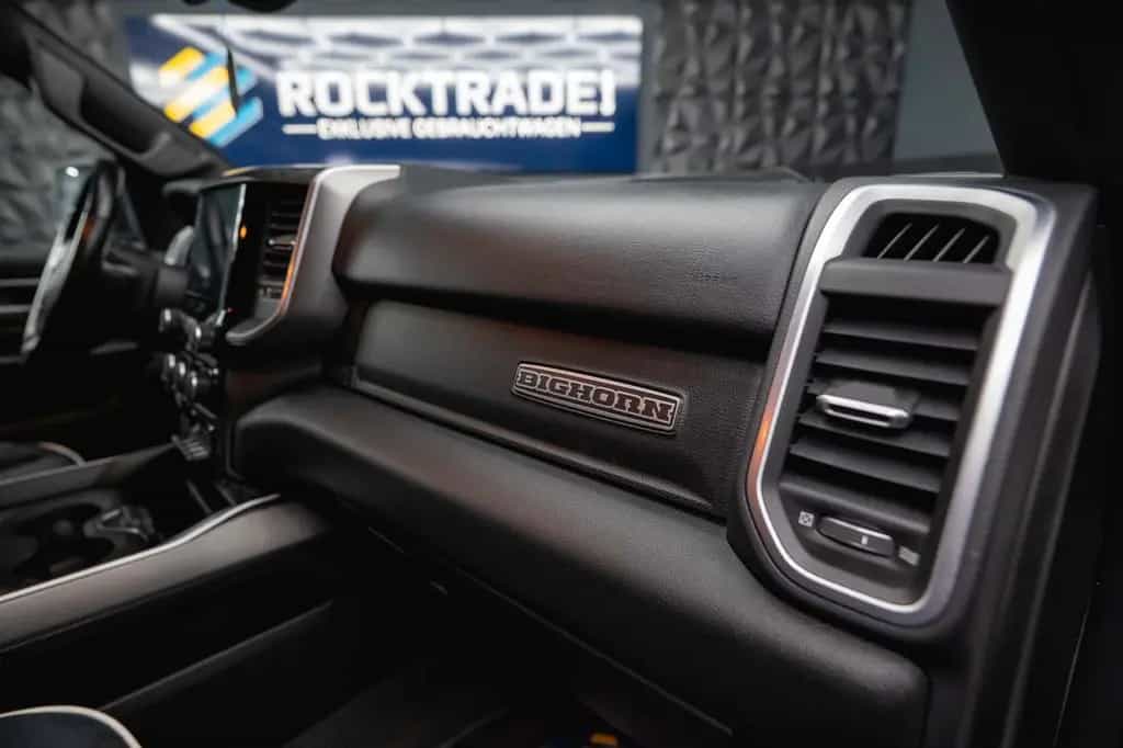 Dodge RAM 5.7 V8 HEMI 4x4 OFFROAD Night-Paket *LED*19% 01/2020-photo-42