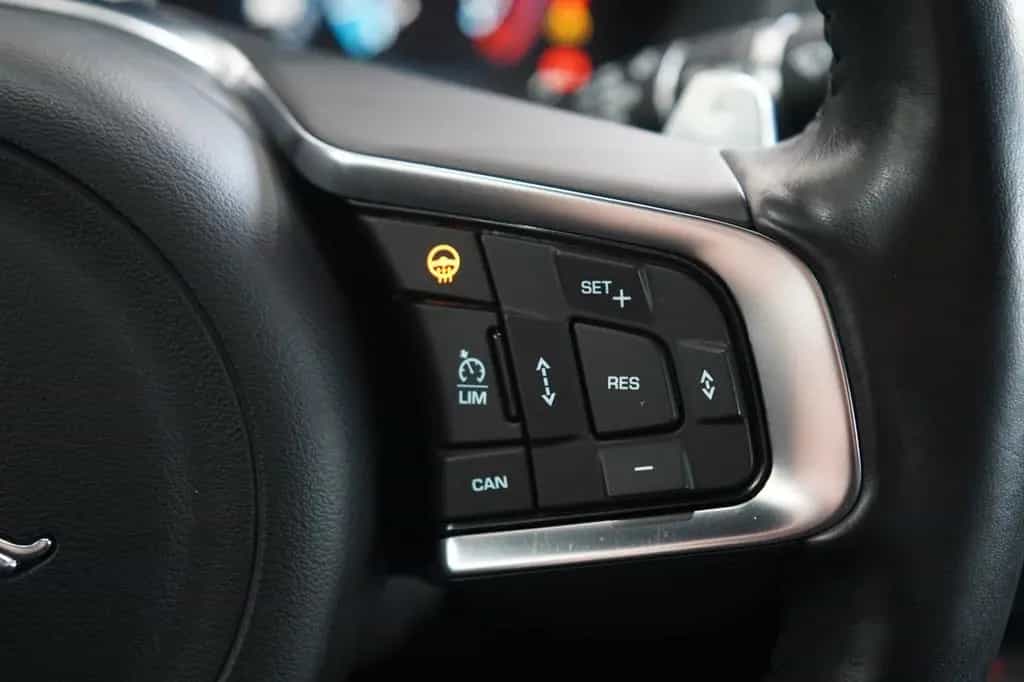 Jaguar XE S *381Ps*Deutsch*S-Abgas*Pano*Head-Up*Kamera* 10/2017-photo-24