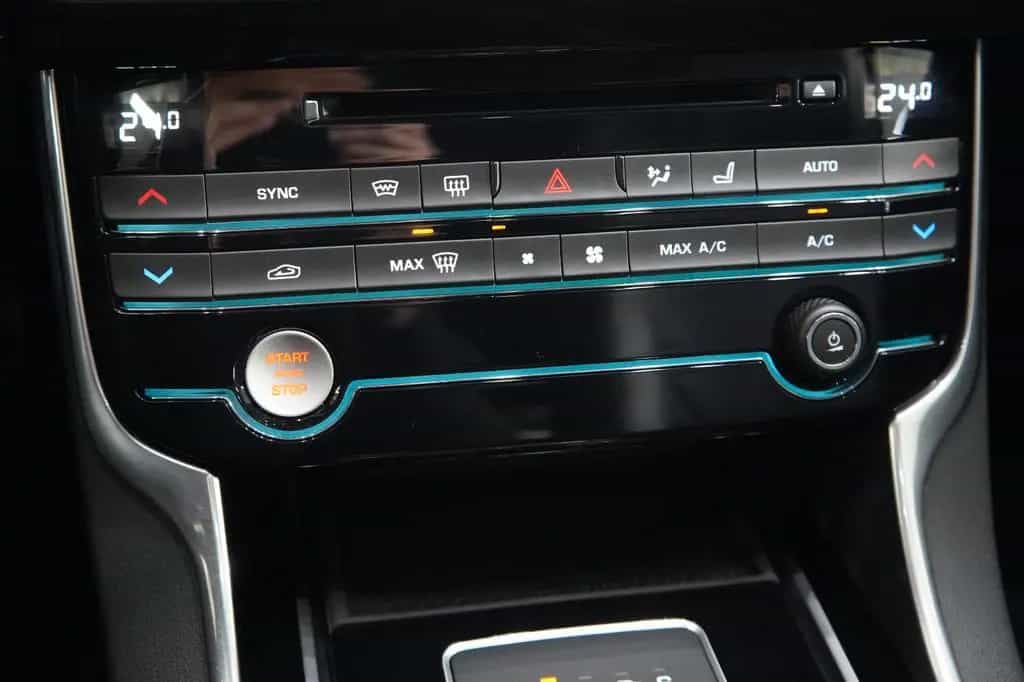 Jaguar XE S *381Ps*Deutsch*S-Abgas*Pano*Head-Up*Kamera* 10/2017-photo-31