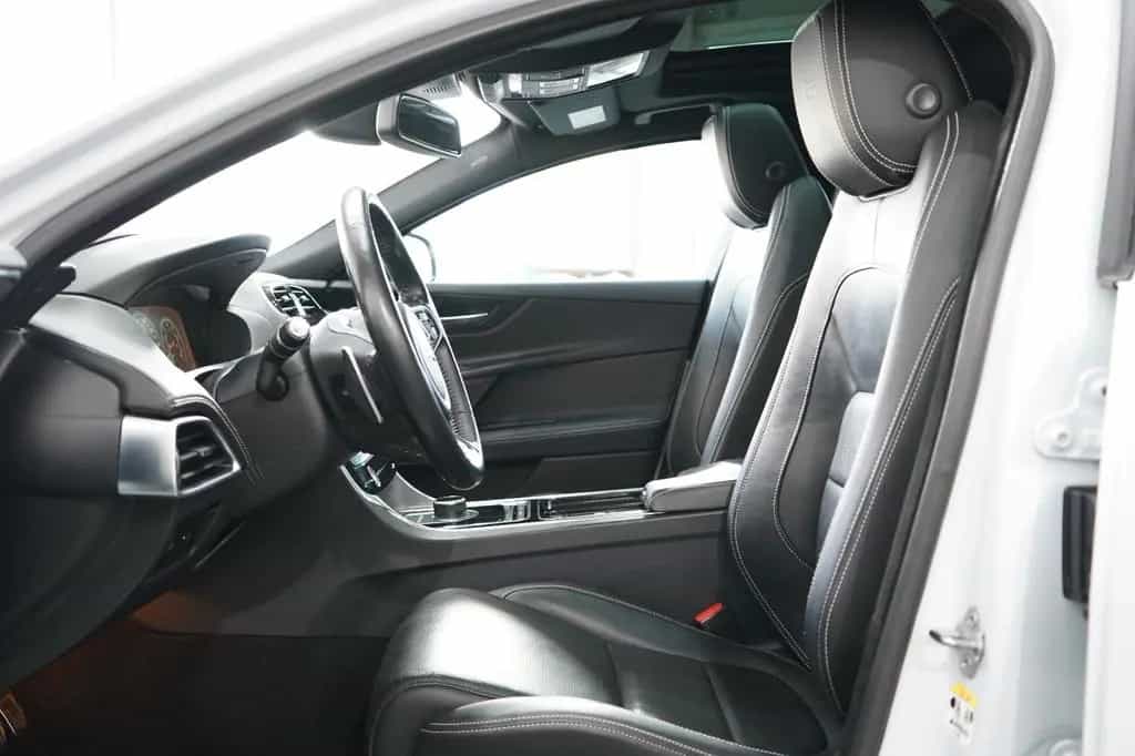 Jaguar XE S *381Ps*Deutsch*S-Abgas*Pano*Head-Up*Kamera* 10/2017-photo-8