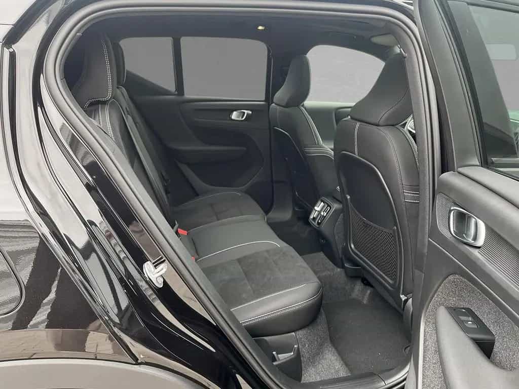 Volvo XC40 B3 Plus Black Edition SD LED 11/2025-photo-4