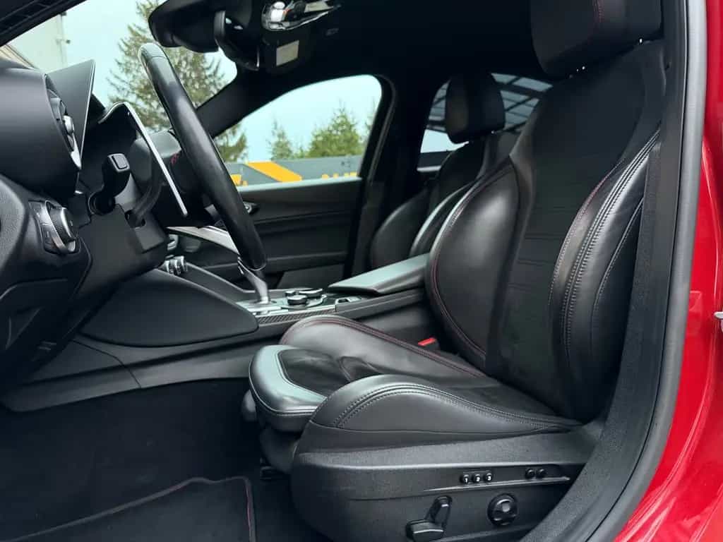 Alfa Romeo Giulia Quadrifoglio Alcantara/H&K/Carbon/Bi-Xeno 02/2021-photo-24