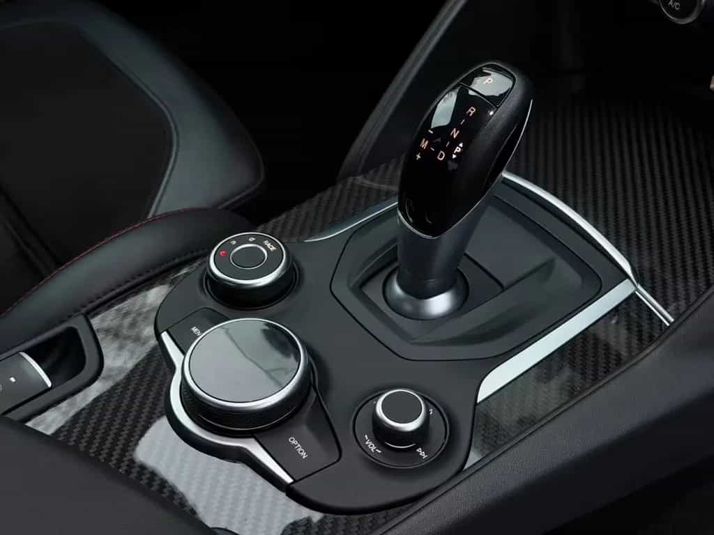 Alfa Romeo Giulia Quadrifoglio Alcantara/H&K/Carbon/Bi-Xeno 02/2021-photo-32