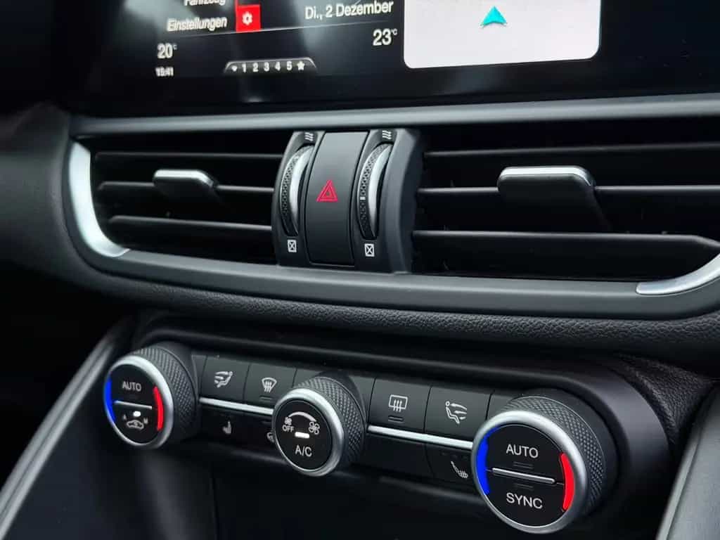 Alfa Romeo Giulia Quadrifoglio Alcantara/H&K/Carbon/Bi-Xeno 02/2021-photo-33