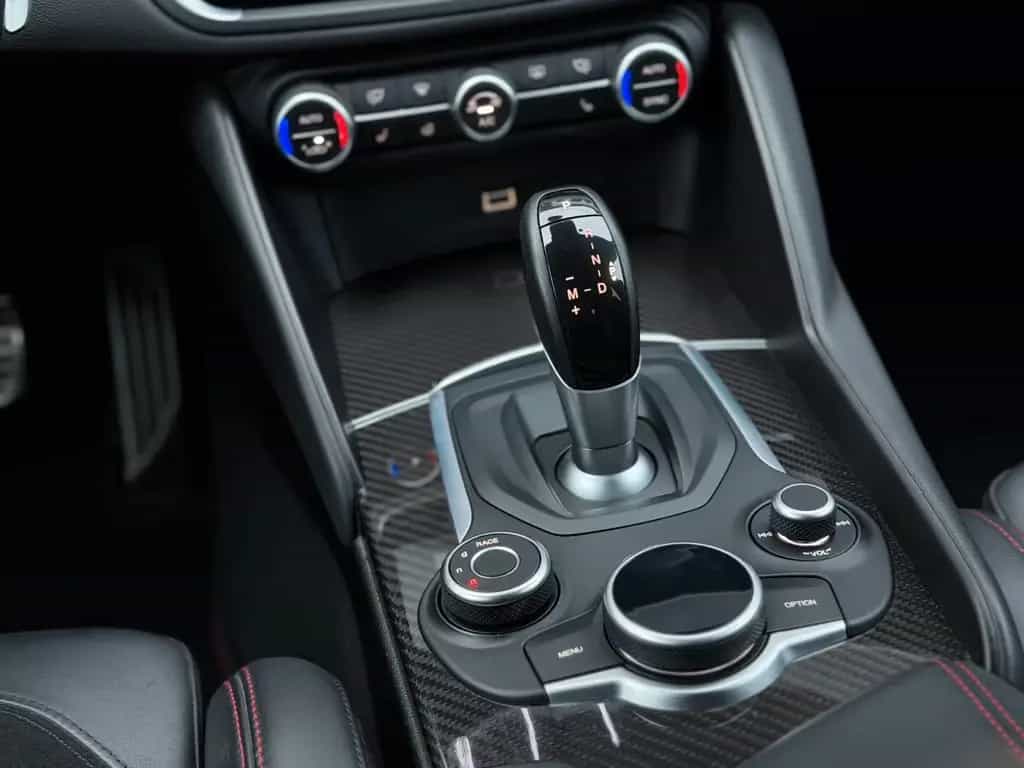 Alfa Romeo Giulia Quadrifoglio Alcantara/H&K/Carbon/Bi-Xeno 02/2021-photo-36
