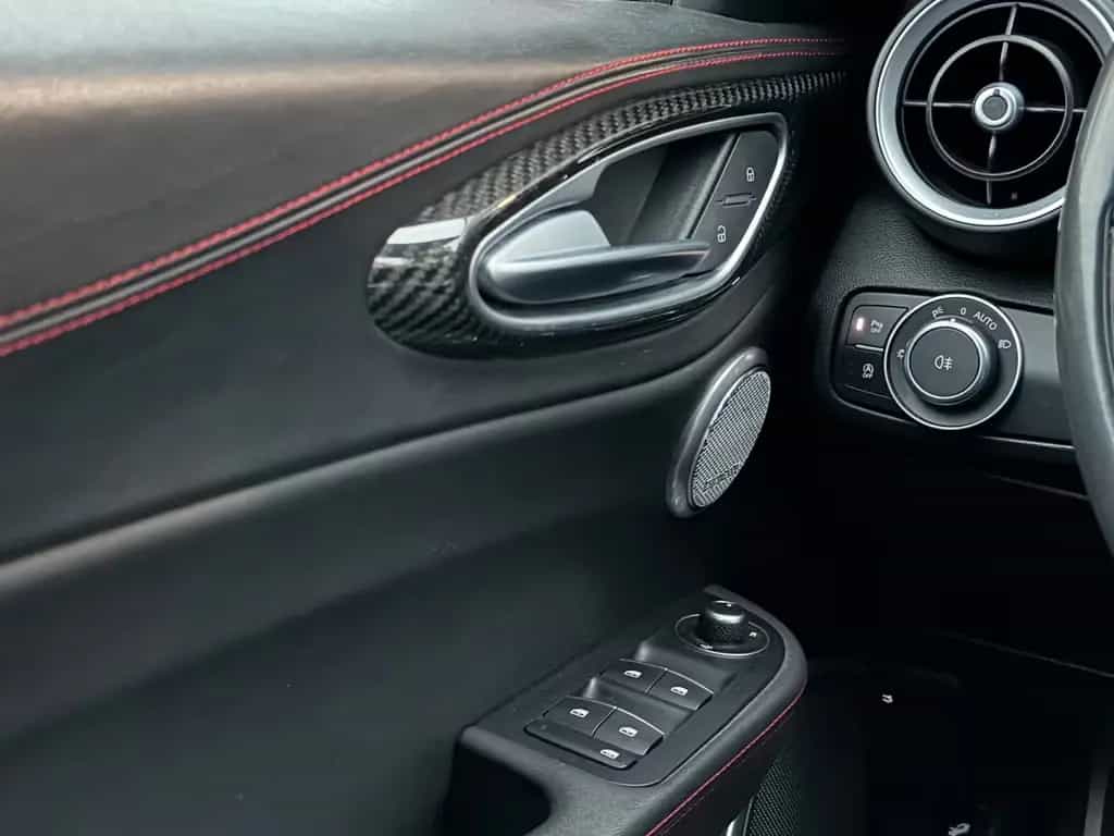 Alfa Romeo Giulia Quadrifoglio Alcantara/H&K/Carbon/Bi-Xeno 02/2021-photo-39
