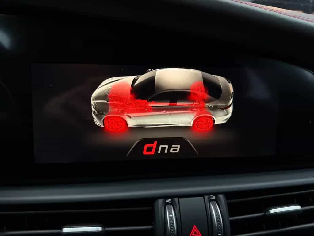 Alfa Romeo Giulia Quadrifoglio Alcantara/H&K/Carbon/Bi-Xeno 02/2021-photo-44