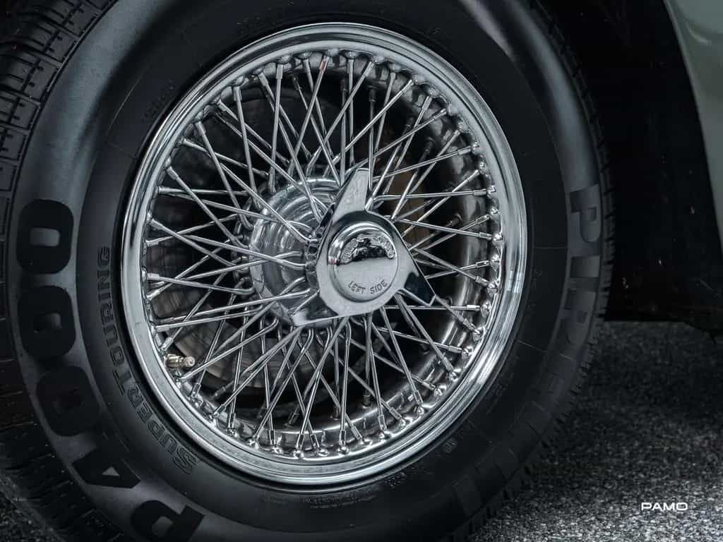 Aston Martin DB 6 01/1965-photo-16