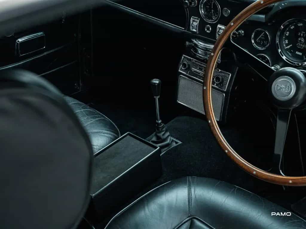 Aston Martin DB 6 01/1965-photo-26