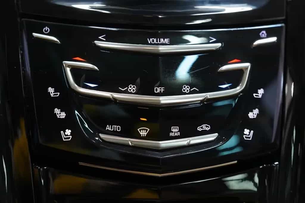 Cadillac Escalade 6.2L V8 Platinum 09/2018-photo-28
