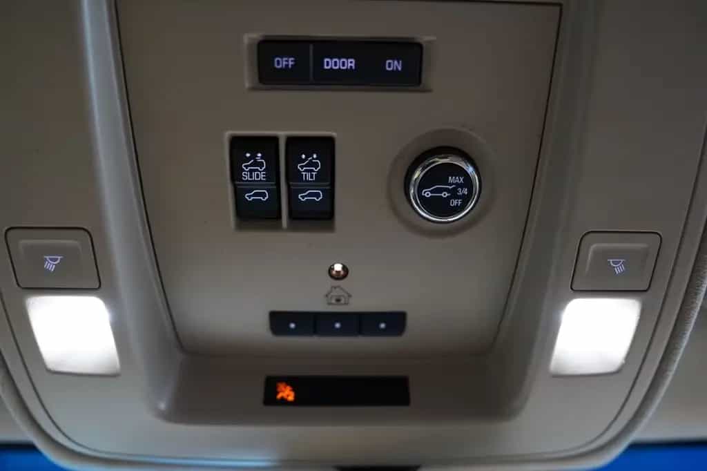 Cadillac Escalade 6.2L V8 Platinum 09/2018-photo-31