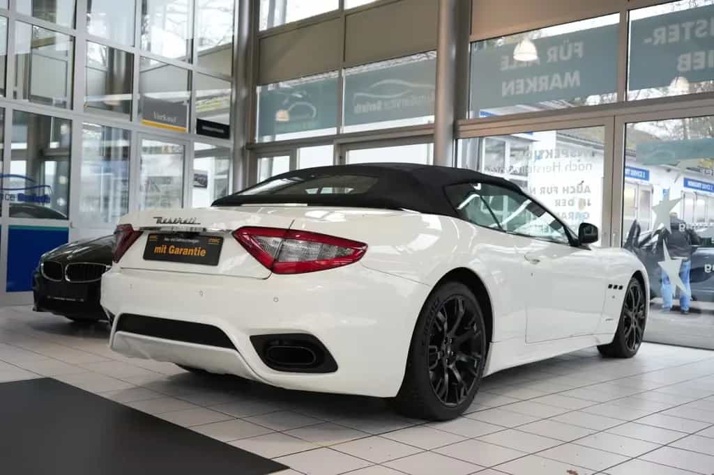 Maserati GranCabrio 4.7 V8 Sport Automatik *Nur 37tkm! 09/2019-photo-2