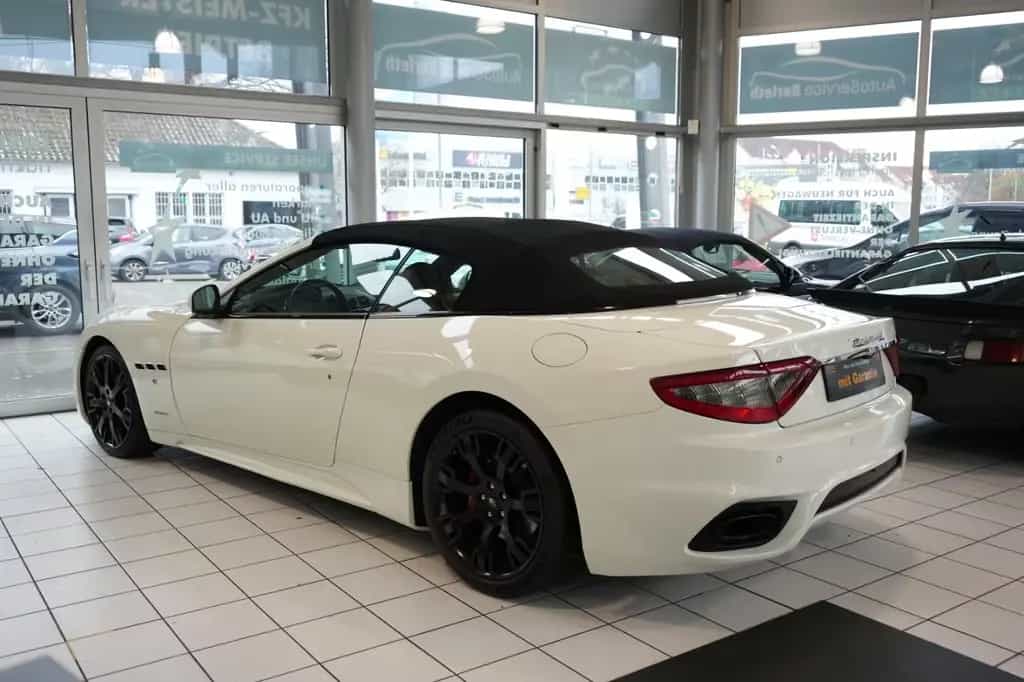 Maserati GranCabrio 4.7 V8 Sport Automatik *Nur 37tkm! 09/2019-photo-3