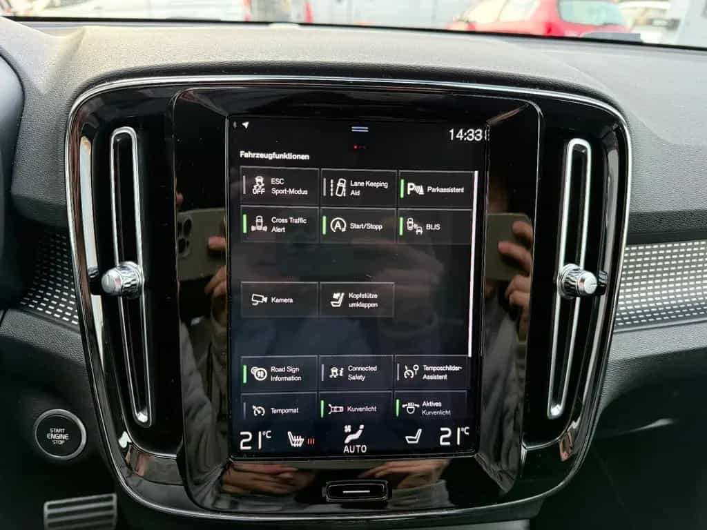 Volvo XC40 R Design AWD=Leder-Carplay-Kamera-AHK= 07/2019-photo-14