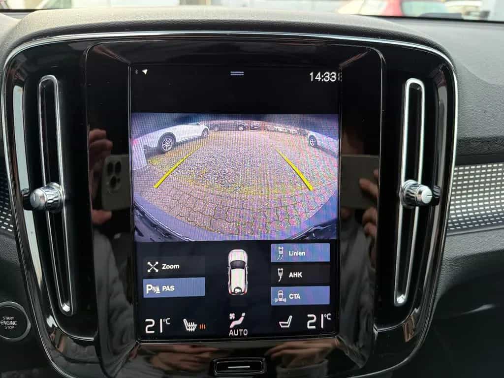 Volvo XC40 R Design AWD=Leder-Carplay-Kamera-AHK= 07/2019-photo-16
