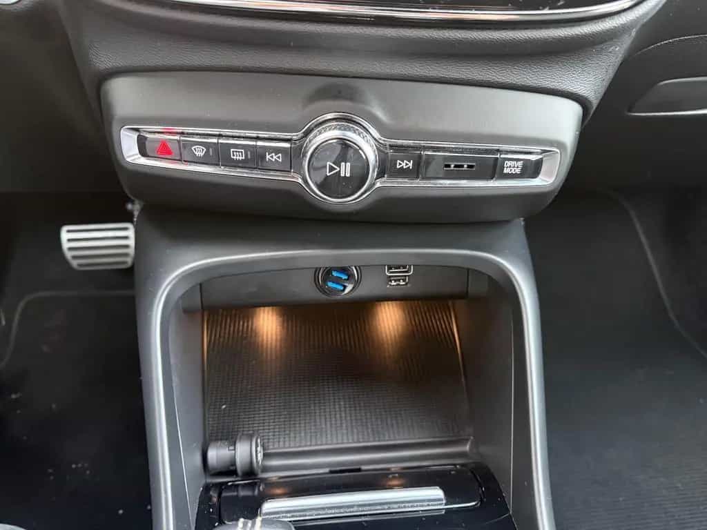 Volvo XC40 R Design AWD=Leder-Carplay-Kamera-AHK= 07/2019-photo-17
