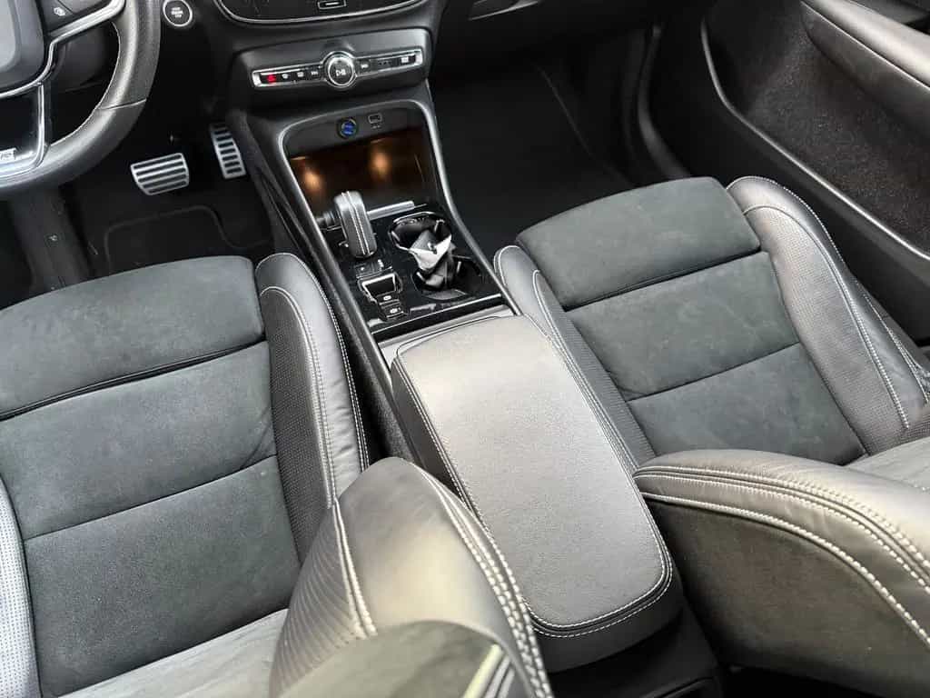 Volvo XC40 R Design AWD=Leder-Carplay-Kamera-AHK= 07/2019-photo-18
