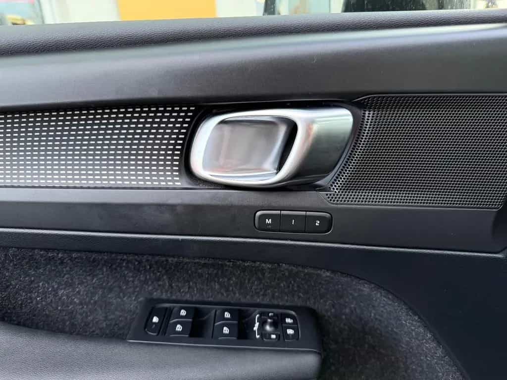 Volvo XC40 R Design AWD=Leder-Carplay-Kamera-AHK= 07/2019-photo-20