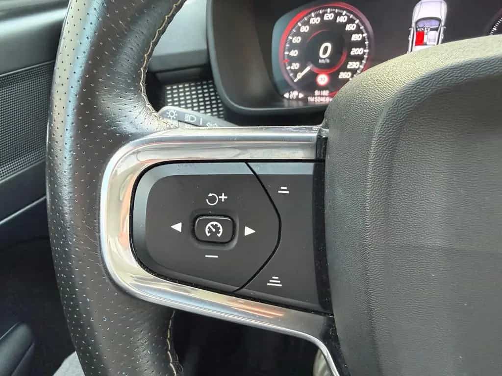 Volvo XC40 R Design AWD=Leder-Carplay-Kamera-AHK= 07/2019-photo-21
