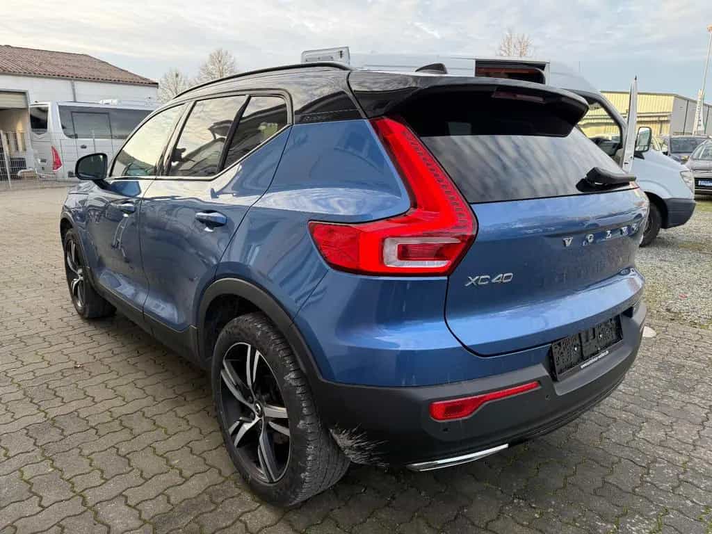 Volvo XC40 R Design AWD=Leder-Carplay-Kamera-AHK= 07/2019-photo-3