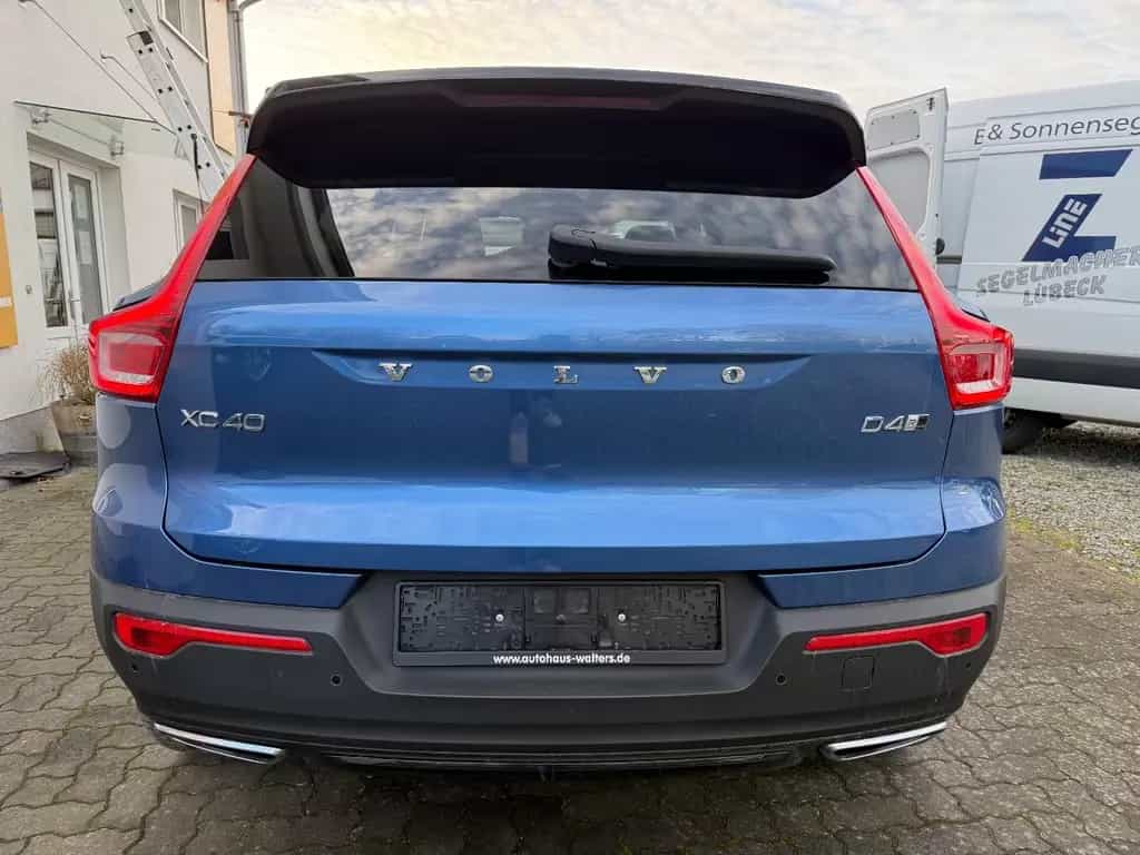 Volvo XC40 R Design AWD=Leder-Carplay-Kamera-AHK= 07/2019-photo-4