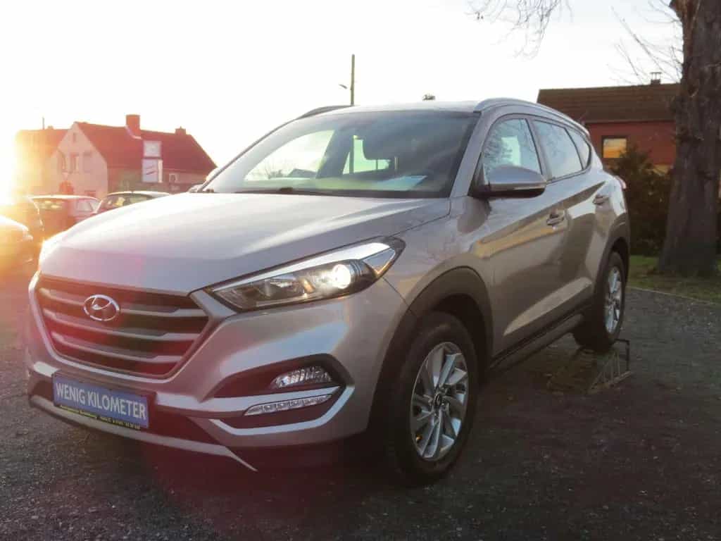 Hyundai TUCSON Intro Edition 4WD Aut.   2.Hd. Erst 67Tkm 08/2015-photo-2