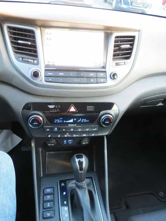 Hyundai TUCSON Intro Edition 4WD Aut.   2.Hd. Erst 67Tkm 08/2015-photo-28