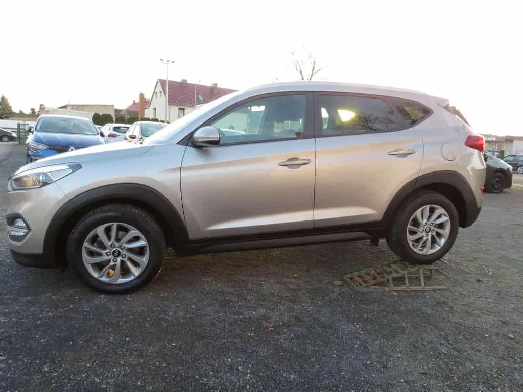 Hyundai TUCSON Intro Edition 4WD Aut.   2.Hd. Erst 67Tkm 08/2015-photo-3