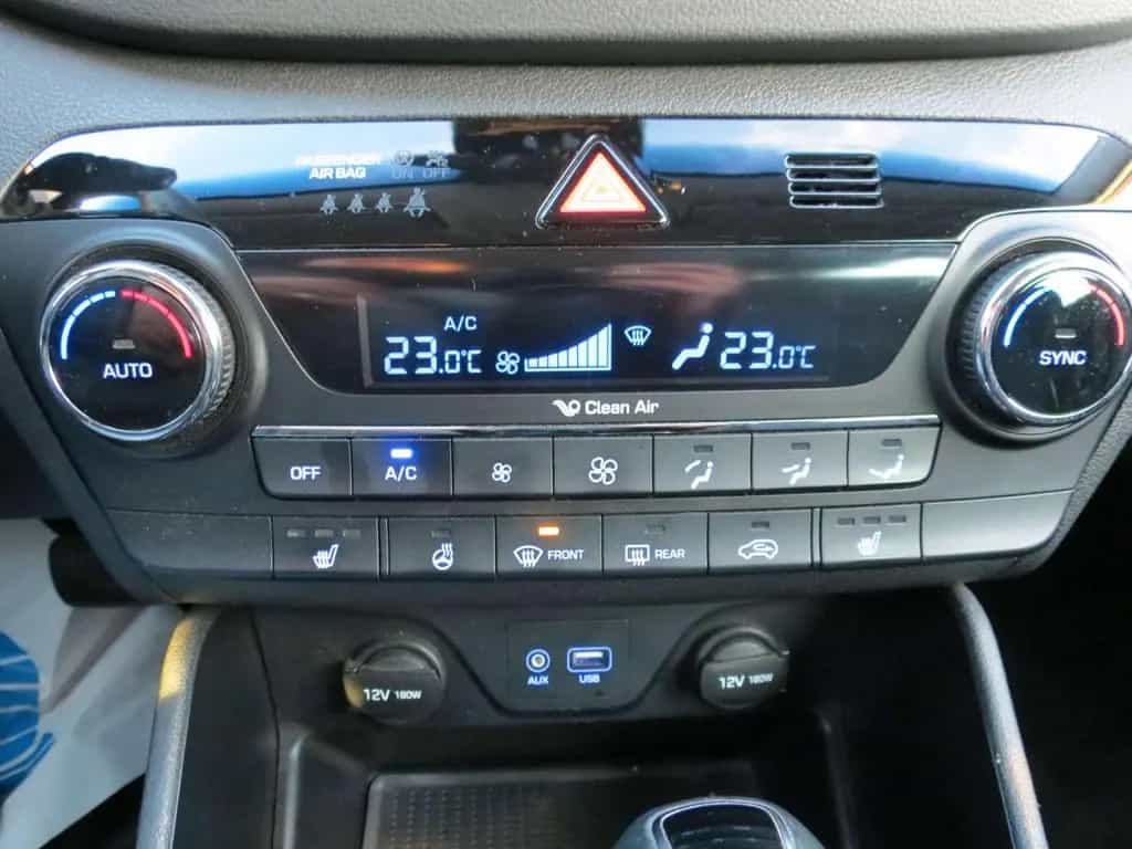 Hyundai TUCSON Intro Edition 4WD Aut.   2.Hd. Erst 67Tkm 08/2015-photo-30