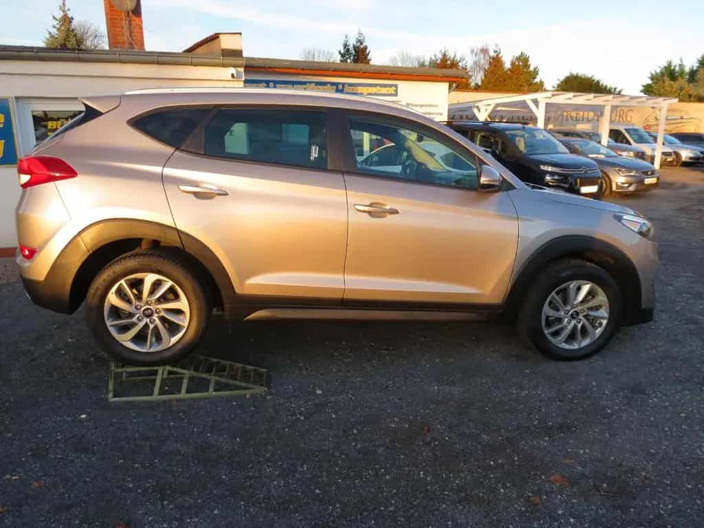 Hyundai TUCSON Intro Edition 4WD Aut.   2.Hd. Erst 67Tkm 08/2015-photo-7