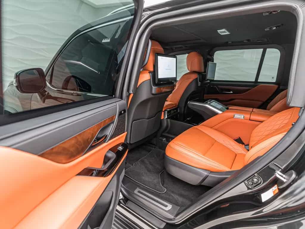 Lexus LX 600 Ultra LUXURY*ARMORED B6*4 Seats*TV null-photo-28