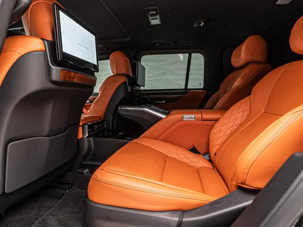 Lexus LX 600 Ultra LUXURY*ARMORED B6*4 Seats*TV null-photo-31