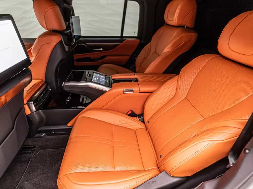 Lexus LX 600 Ultra LUXURY*ARMORED B6*4 Seats*TV null-photo-32