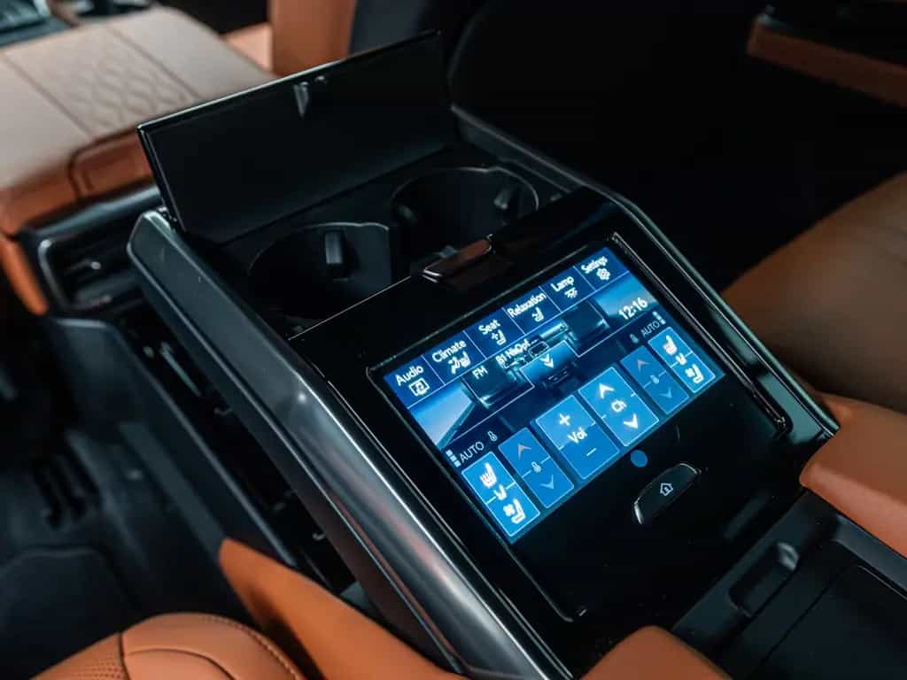 Lexus LX 600 Ultra LUXURY*ARMORED B6*4 Seats*TV null-photo-35
