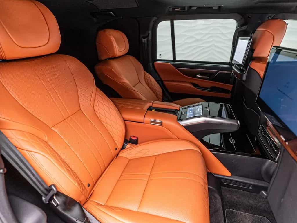 Lexus LX 600 Ultra LUXURY*ARMORED B6*4 Seats*TV null-photo-43