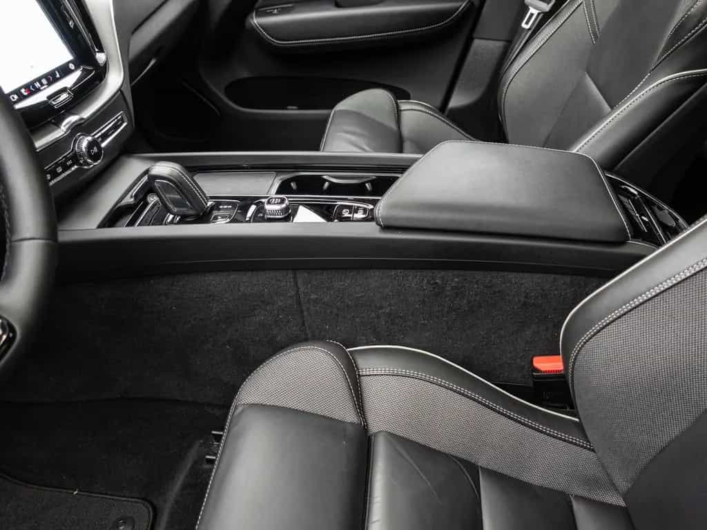 Volvo XC60 R Design AWD El. Panodach Navi Leder Digita 05/2022-photo-10