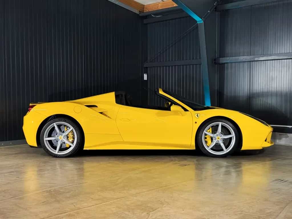 Ferrari 488 Spider + Giallo Modena + Scuderia Shields 07/2016-photo-0