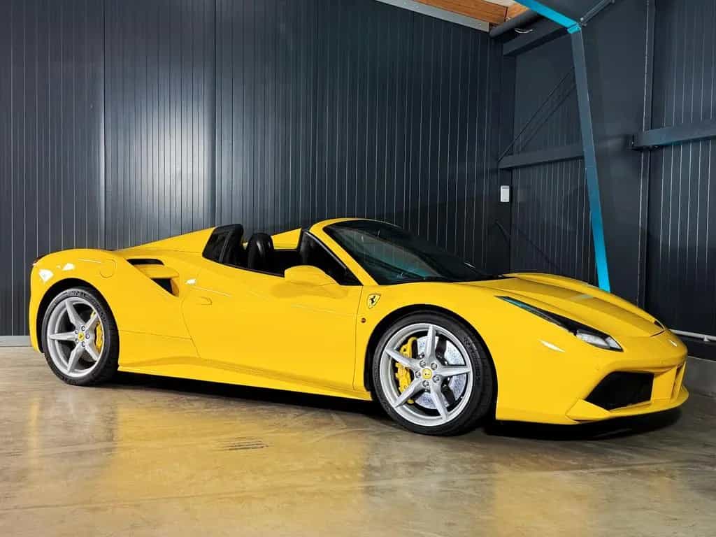 Ferrari 488 Spider + Giallo Modena + Scuderia Shields 07/2016-photo-10
