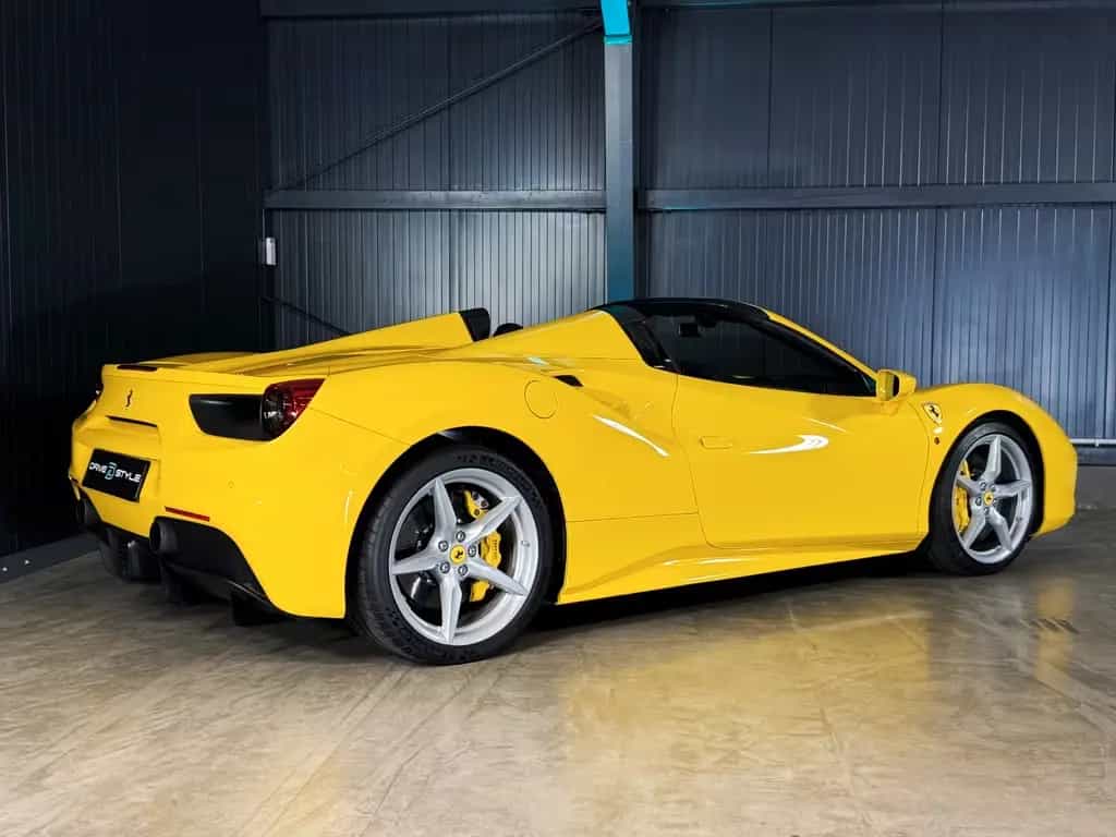Ferrari 488 Spider + Giallo Modena + Scuderia Shields 07/2016-photo-11