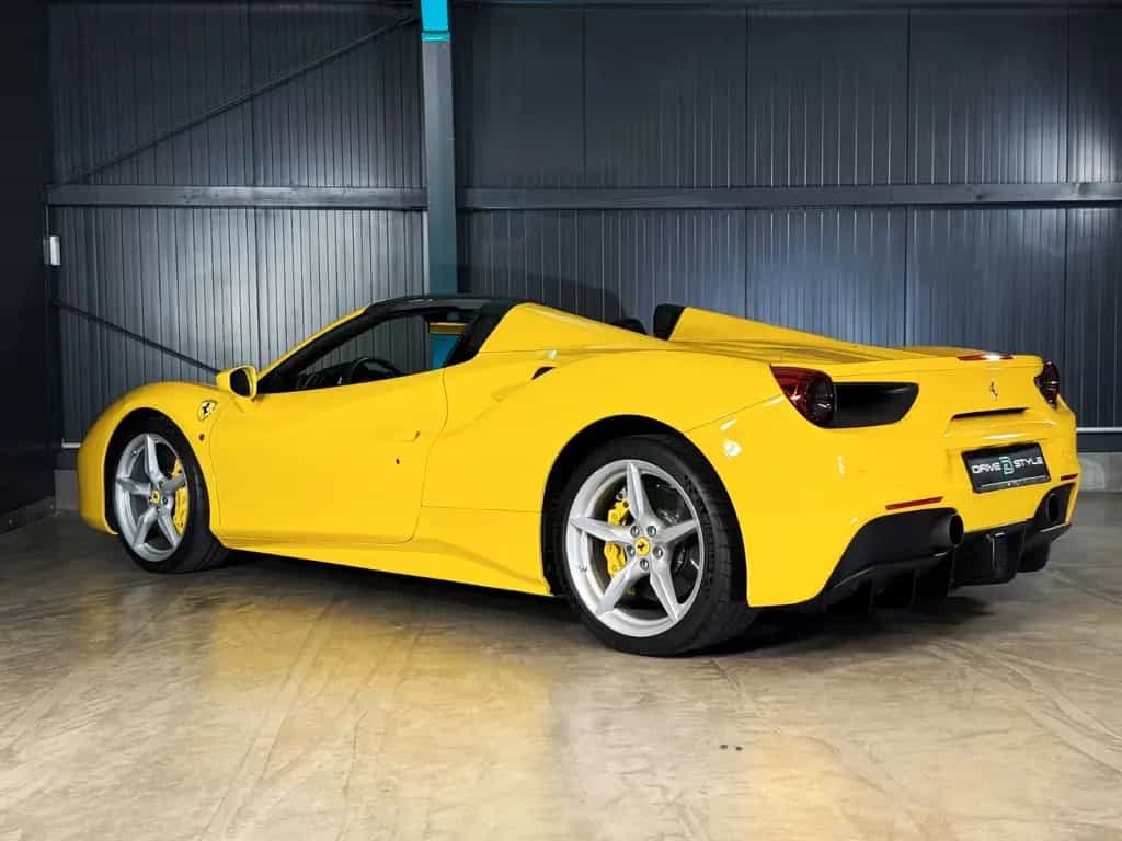 Ferrari 488 Spider + Giallo Modena + Scuderia Shields 07/2016-photo-14