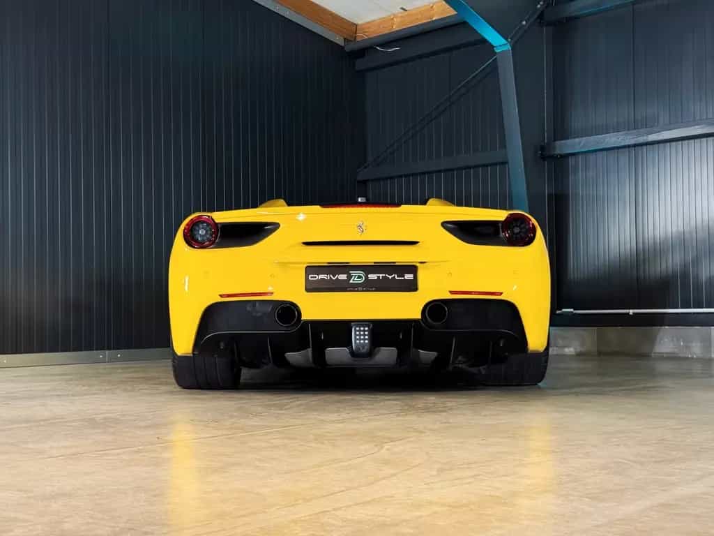 Ferrari 488 Spider + Giallo Modena + Scuderia Shields 07/2016-photo-16