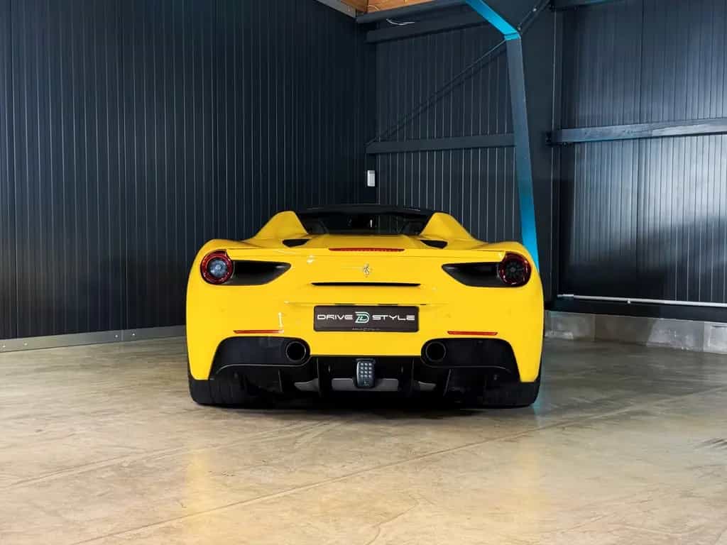 Ferrari 488 Spider + Giallo Modena + Scuderia Shields 07/2016-photo-17