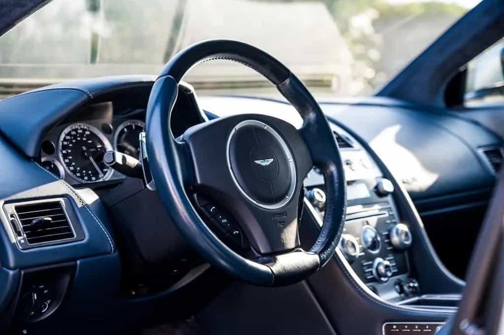 Aston Martin Virage Coupe 6.0 touchtronic 06/2011-photo-10